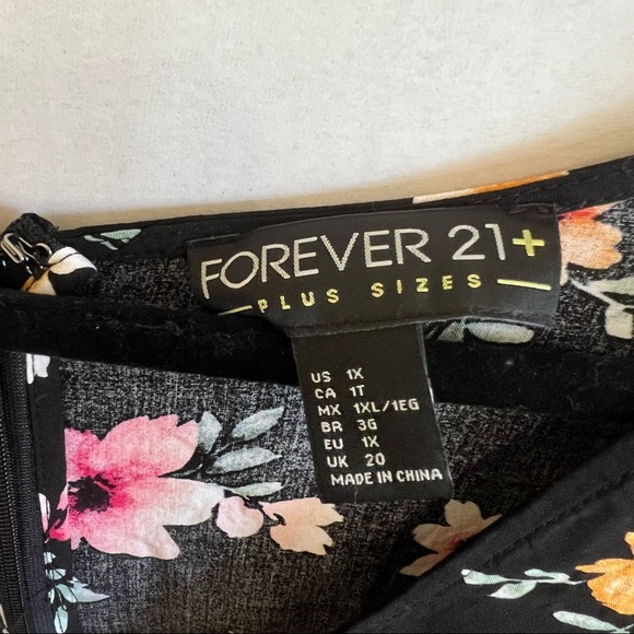 Forever 21 + Floral Faux Wrap Dress - Picture 4 of 5